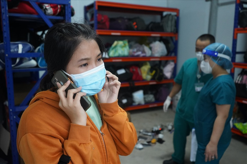 Đến cuối ngày, có trường hợp một người con gái được phường thông báo tới nhận cốt và kỷ vật của bố. Nhưng sau khi chờ đợi tìm kiếm vài giờ đồng hồ cũng chưa tìm được túi đồ, đành ngậm ngùi mang tro cốt về trước.