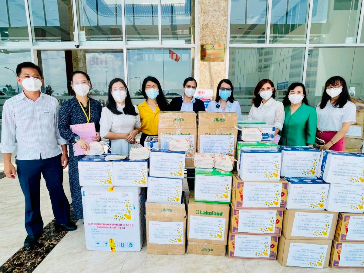 Chung tay ho tro cac phao dai tuyen dau chong dich COVID-19-Hinh-2