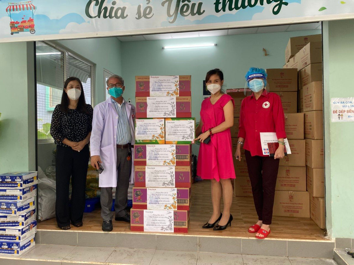 Chung tay ho tro cac phao dai tuyen dau chong dich COVID-19-Hinh-6
