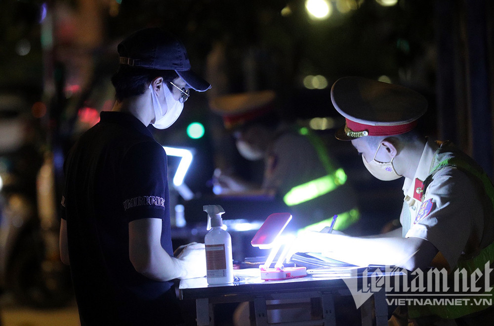 Lãnh đạo phòng CSGT công an Hà Nội cho biết: Trong những ngày tới sẽ triển khai các tổ công tác 141, các tổ tuần tra lưu động, xử lý nghiêm những trường hợp vi phạm luật giao thông đường bộ.