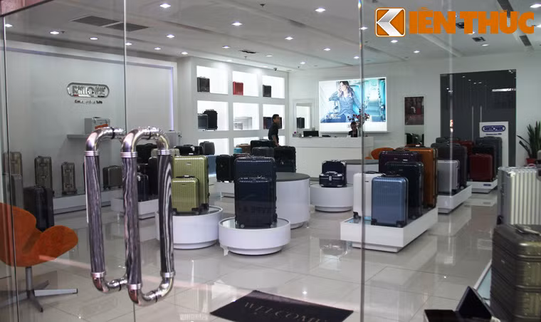 Cảnh đìu hiu của một cửa hàng trên đường Nguyễn Huệ.