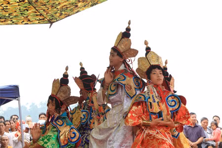 Khoảnh khắc tĩnh tại của các hành giả vũ công.