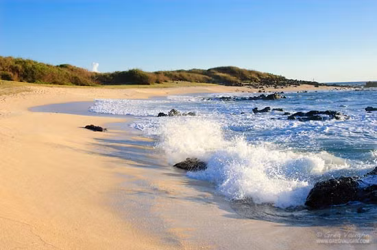 Trong tiếng gió mát rượi từ biển thổi vào, nhiều du khách khẳng định nghe thấy tiếng cót két của chiếc xích đu trẻ con kêu chậm rãi.