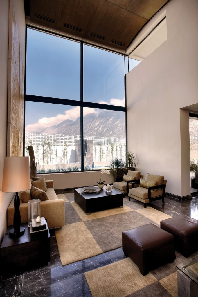 Bởi vì, dấu hiệu chữ thập đại diện cho tôn giáo, bệnh viện và là dấu hiệu thuộc về linh hồn ma quỷ trong phong thủy. Nó có thể tác động rất nhiều đến sức khỏe cá nhân, dễ kích động mặt phản diện và hành vi sai trái dẫn đến những khó khăn trong tài chính. Dấu hiệu chữ thập càng cao, càng lớn thì ảnh hưởng sẽ càng mạnh mẽ hơn.