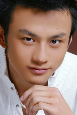 5. Nốt ruồi phú quý: Đây là nốt ruồi thể hiện chủ nhân xuất thân từ gia đình giàu có hoặc dễ dàng có được chức vị nhất định. Điều đó làm cơ sở cho việc tiến thân hoặc gây dựng kinh tế.