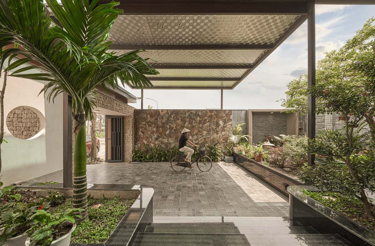 Anh mong muốn không gian sống của cha mẹ nhiều cây xanh, hài hòa thiên nhiên, giống như một khu resort thu nhỏ, đồng thời cũng là chốn đi về ấm áp cho con cháu.