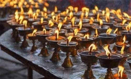 Tai sao ngon den tren nui Vo Dang chay hon 600 nam khong tat?-Hinh-2