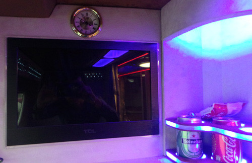 Mỗi khoang Vip đều có màn hình Led riêng, đồng hồ, đồ ăn nhẹ...