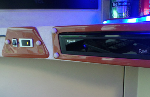 Cùng ổ cứng với dung lượng lên đến 64Gb cho phép bạn xem phim, nghe nhạc tùy sở thích.