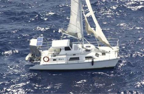 Ngày 15/4/2007, ba người đã bắt đầu một cuộc hành trình dọc theo bờ biển Australia, và ba ngày sau đó con tàu của họ được tìm thấy khi đang trôi dạt với những món ăn đã được dọn sẵn ra bàn, máy tính xách tay vẫn bật, hệ thống bảo vệ vẫn hoạt động và áo phao treo ngay ngắn trên móc. Chỉ có điều không bao giờ người ta còn nhìn thấy những người trên tàu. Giả thuyết được đưa ra là một người đã bị rơi xuống biển và 2 người kia đã thiệt mạng khi cố gắng cứu anh ta.