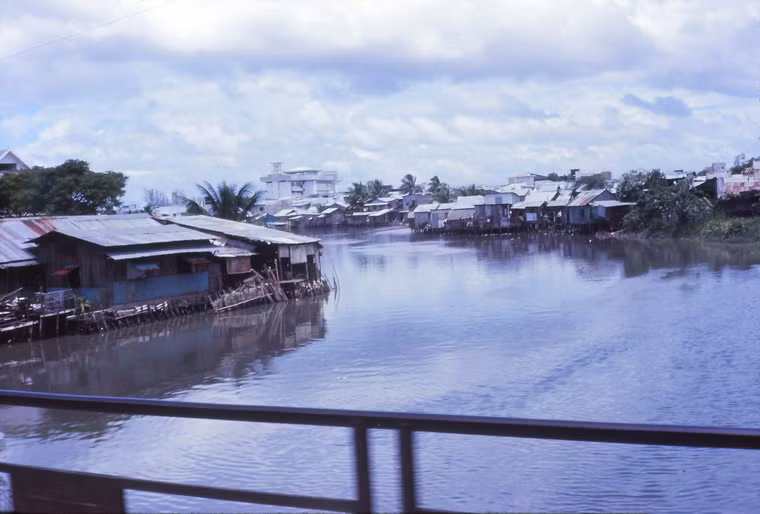 Từ cầu Công Lý nhìn về phía ĐH Vạn Hạnh.