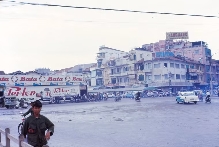 Góc bên phải của chợ Bến Thành.