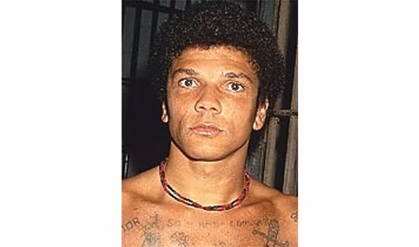 22. Pedro Rodrigues Filho là một tên giết người nổi tiếng bậc nhất Brazil. Là một tên cướp chuyên nghiệp, hắn giết người đầu tiên khi mới 14 tuổi và đến năm 18 tuổi đã giết 10 người. Nạn nhân của hắn chủ yếu là thành viên các băng đảng buôn bán ma túy. Bị bắt năm 1973, trong 30 năm ở tù hắn đã giết thêm 47 người nữa, tất cả đều là bạn tù. Bản án mới nhất dành cho hắn được đưa ra vào năm 2003 là 128 năm tù giam.