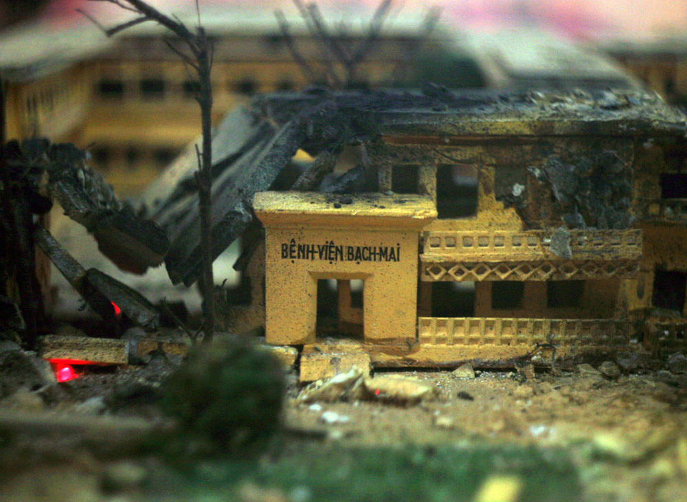 Một đài tưởng niệm các y bác sĩ hi sinh và tấm bia căm thù giặc Mỹ đã đuợc xây dựng tại khuôn viên bệnh viện Bạch Mai như một chứng tích về sự tàn bạo trong lịch sử chiến tranh bằng không quân trên thế giới.