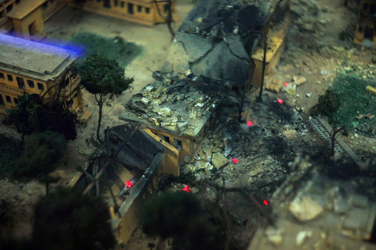 Ông Đỗ Doãn Đại, Giám đốc bệnh viện Bạch Mai giai đoạn 1969 – 1982, nhân chứng trực tiếp của vụ ném bom hủy diệt hồi tưởng: "Bạch Mai khi ấy làm nhiệm vụ cấp cứu cho cả vùng phía Nam và các tỉnh từ Hà Nam về Hà Nội, vì vậy Mỹ đã đánh bom bệnh viện không chỉ để uy hiếp tinh thần cán bộ nhân viên mà còn cả người dân thủ đô".