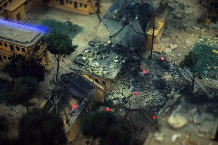 Ông Đỗ Doãn Đại, Giám đốc bệnh viện Bạch Mai giai đoạn 1969 – 1982, nhân chứng trực tiếp của vụ ném bom hủy diệt hồi tưởng: "Bạch Mai khi ấy làm nhiệm vụ cấp cứu cho cả vùng phía Nam và các tỉnh từ Hà Nam về Hà Nội, vì vậy Mỹ đã đánh bom bệnh viện không chỉ để uy hiếp tinh thần cán bộ nhân viên mà còn cả người dân thủ đô".