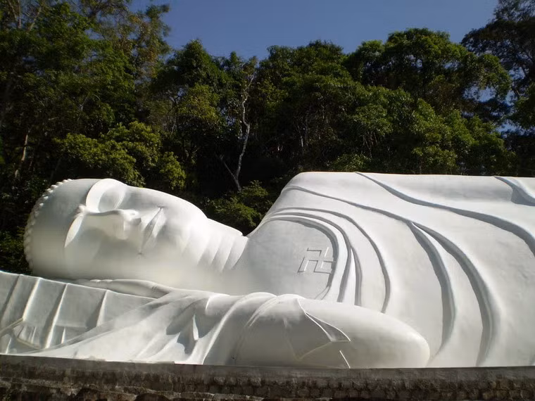 Khánh thành cách đây 50 năm nhưng phải đến năm 2013 tượng Phật Thích Ca nhập niết bàn chùa Linh Sơn Trường Thọ tại núi Tà Cú, tỉnh Bình Thuận mới được ghi vào kỷ lục châu Á là “Tượng Phật dài nhất nằm trên đỉnh núi".