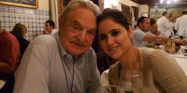 Ông Soros và bạn gái cũ Adriana Ferreyr.