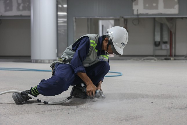 Dự kiến, công trình nhà ga Bến Thành sẽ hoàn tất thi công vào tháng 10 tới. Ảnh: MAUR