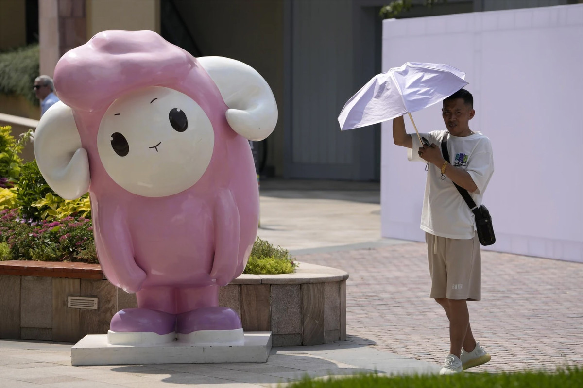 Những người vô gia cư trong nền nhiệt 45 độ C tại bang California, Mỹ, ngày 10/7/2023. (Ảnh: AP)