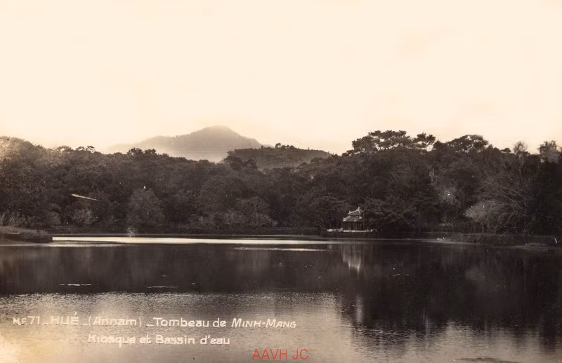 Hồ nước ở lăng vua Minh Mạng, 1943.