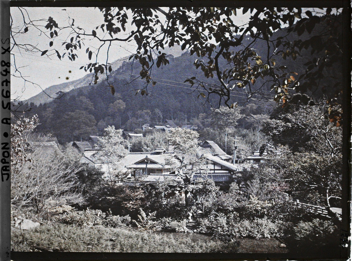 Toàn cảnh làng Yase, vùng ngoại vi Đông Bắc Kyoto, Nhật Bản năm 1926. Ảnh: Roger Dumas / Collections.albert-kahn.hauts-de-seine.fr.