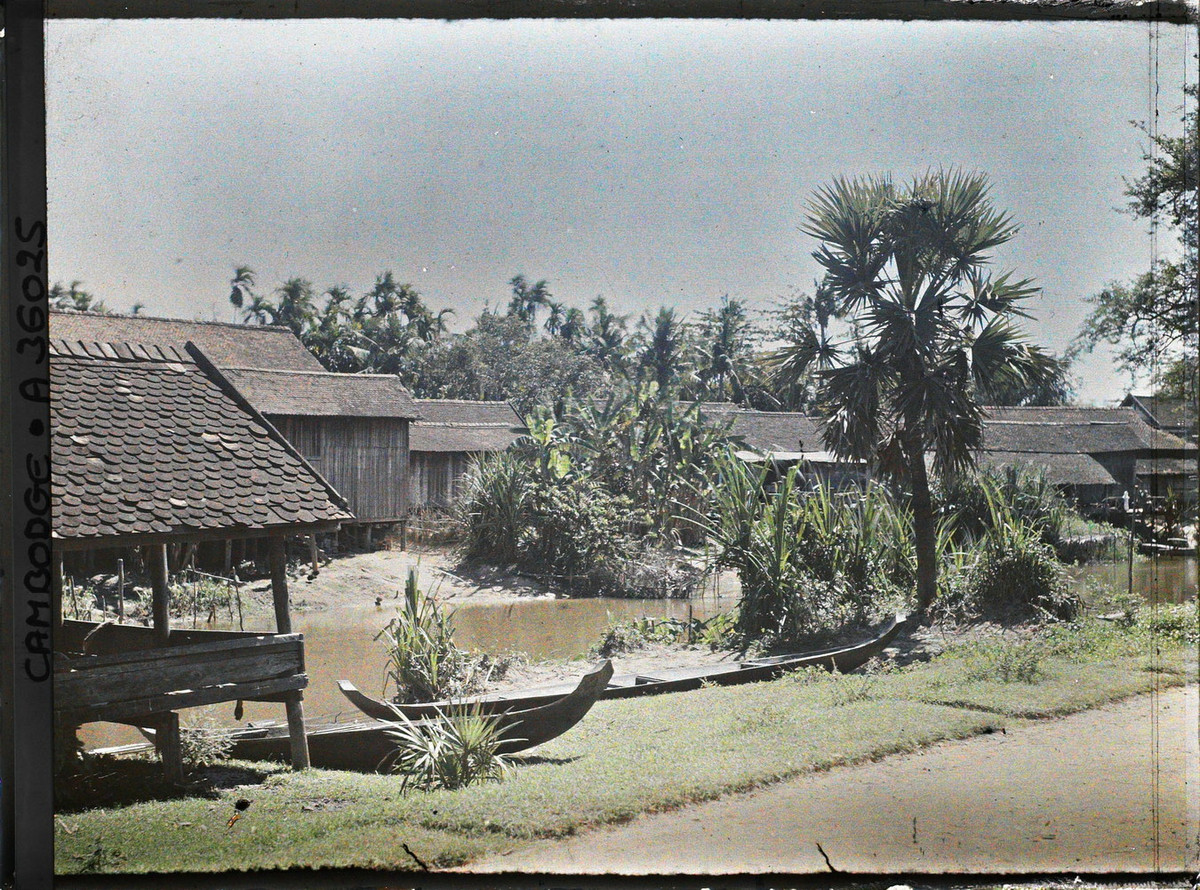 Những ngôi nhà thuộc khu dân cư Steung ven bờ sông Siem Reap.