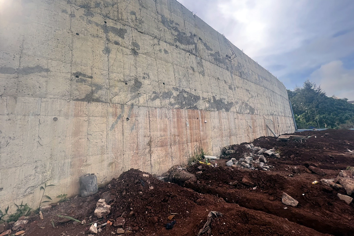 Chủ tịch phường bị đình chỉ công tác vì để xây kè taluy không phép Chu tich phuong bi dinh chi cong tac vi de xay ke taluy khong phep