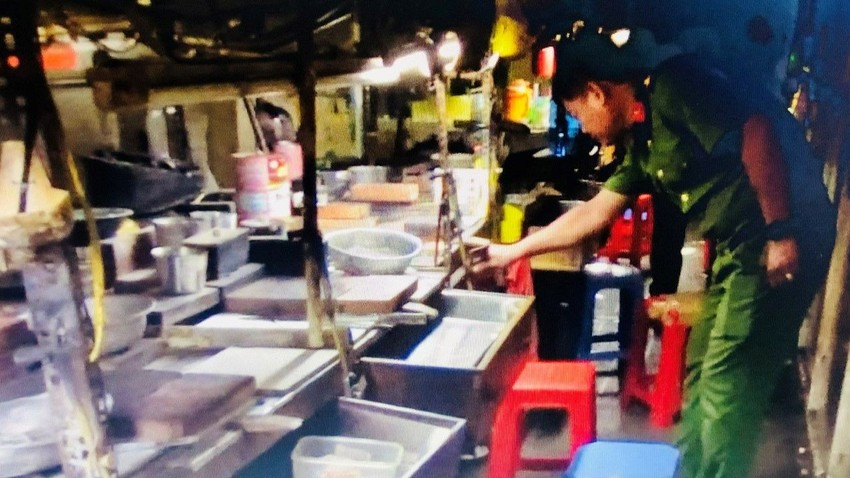 Vụ bắt 19kg nghi là vàng: Thu giữ thêm 14 kg vàng - Hình 2 Vu bat 19kg nghi la vang: Thu giu them 14 kg vang-Hinh-2