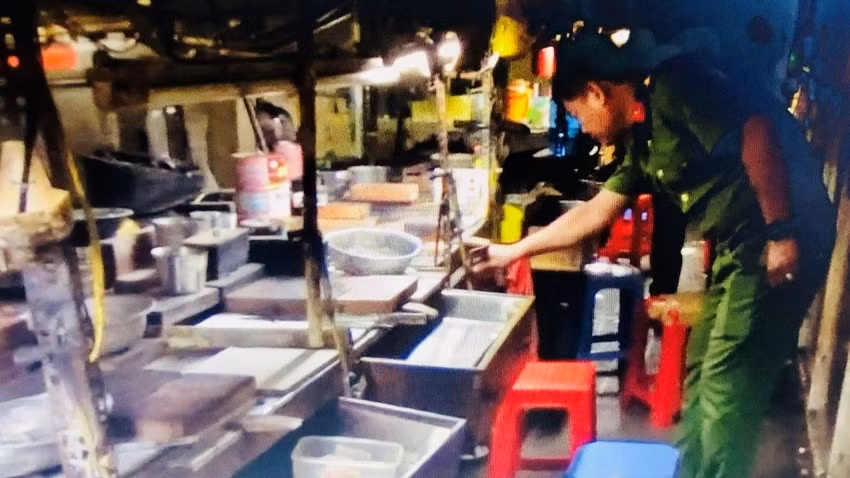 Vu bat 19kg nghi la vang: Thu giu them 14 kg vang-Hinh-2