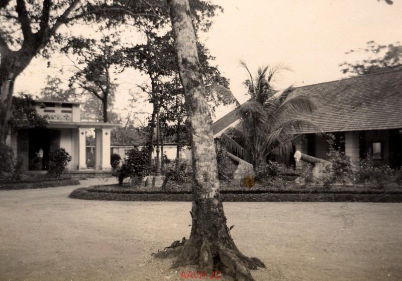 Trong khuôn viên doanh trại vệ binh bản xứ tỉnh Thừa Thiên.