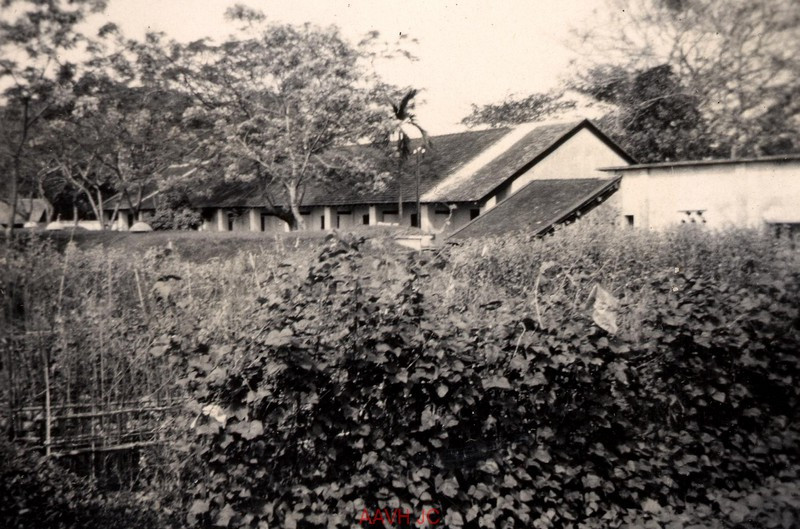 Doanh trại lính bản xứ ở Huế.