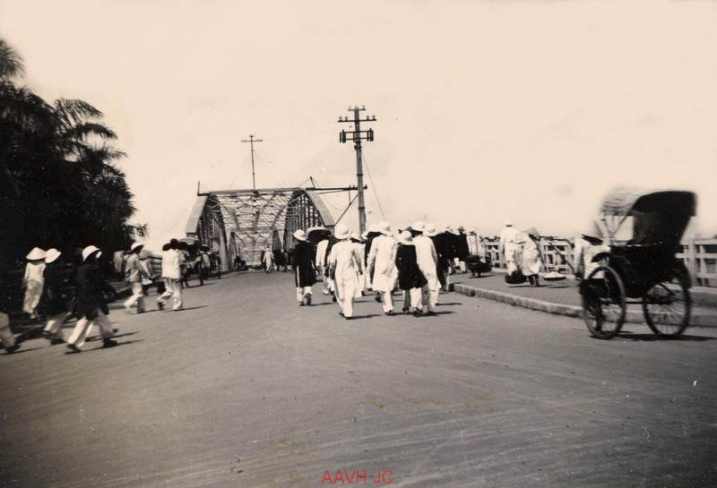 Đầu cầu Clemenceau, nhìn từ khách sạn Morin.