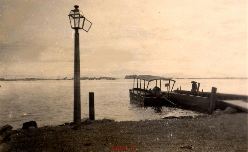 Bến thuyền ở bãi biển du lịch Thuận An, ngoại vi của Huế.