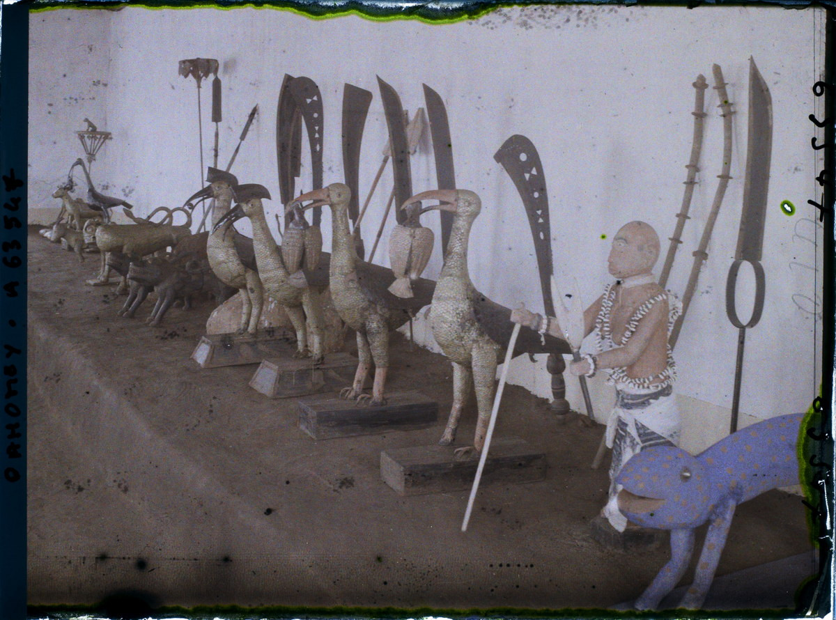 Biểu tượng của các vị vua quá cố được lưu giữ tại cung điện Glele.