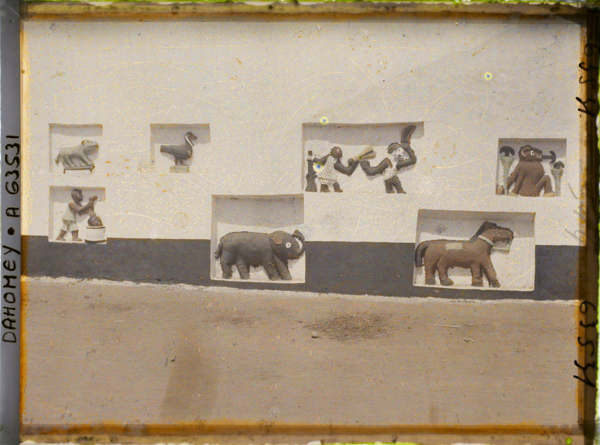 Những bức phù điêu trang trí kiến trúc ở cung điện Ghezo.