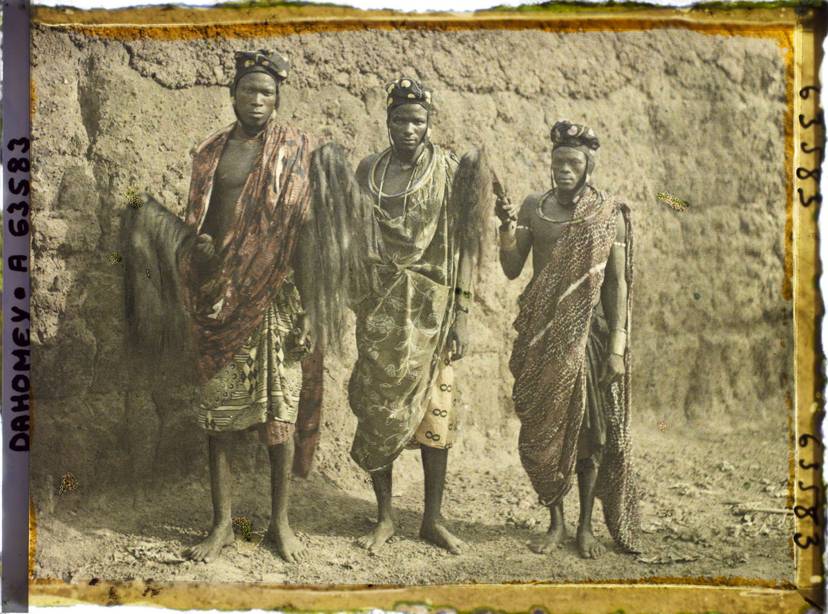 Ba y sĩ - những người chữa bệnh bằng các phương pháp phù thủy - ở làng Zado.