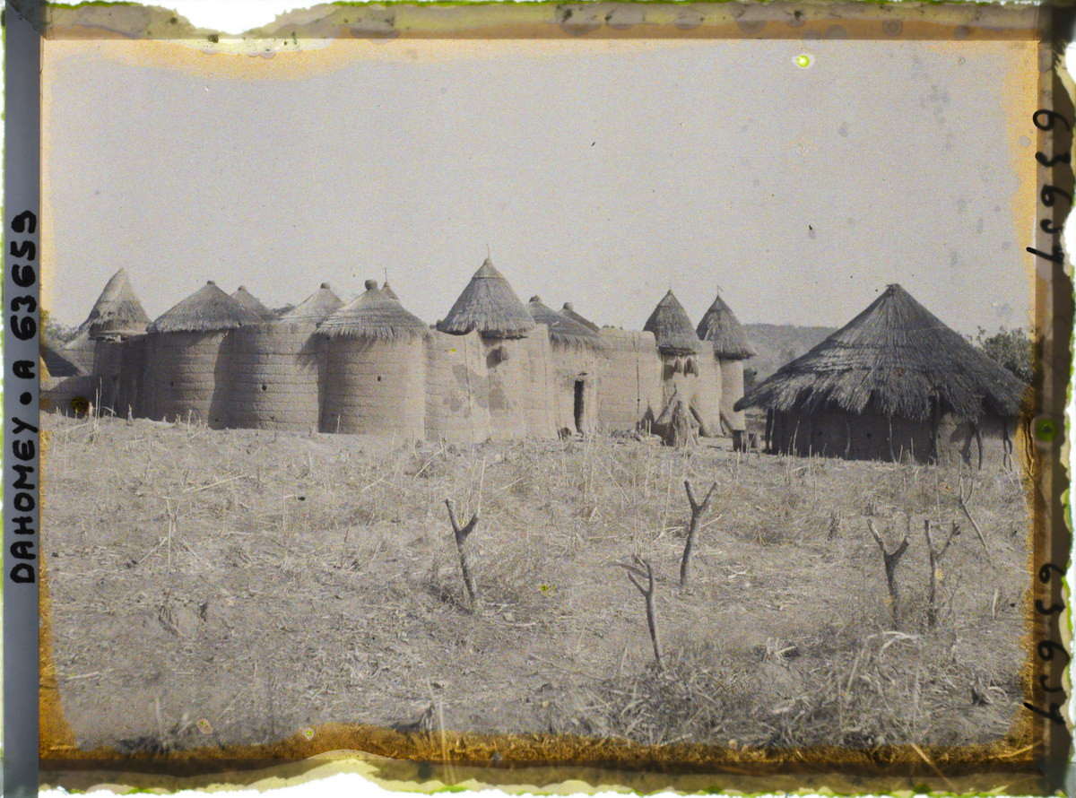 Một khu nhà bằng gạch bùn ở làng Natitingou.