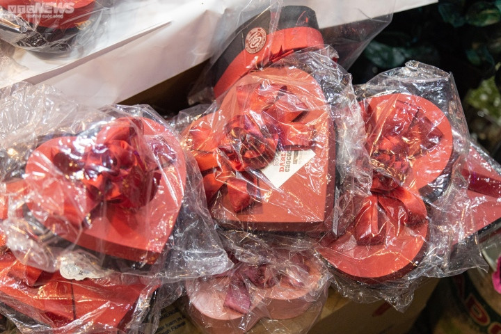 Hang doc la nhap ngoai len ngoi mua Valentine 2023-Hinh-9