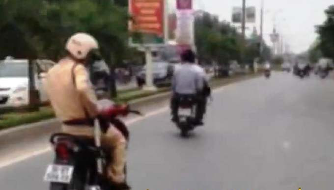 CSGT truy đuổi, bắn người vi phạm tại TP Thanh Hóa. (Ảnh cắt từ clip)