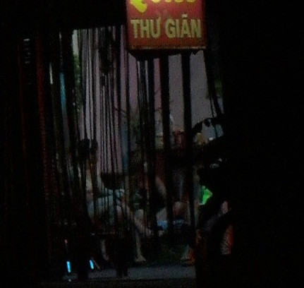 Nhiều nhân viên tẩm quất trá hình còn vào tận cơ sở tấm quất người mù để rủ rê khách mua dâm.