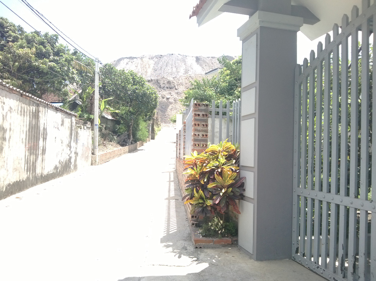 Nhà nạn nhân Hà Minh Hồng cửa luôn đóng im ỉm.