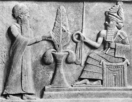 5. Bộ luật của người Ur - Nammu: Bộ luật ra đời vào khoảng giữa năm 2112 - 2095 TCN và được đại học Pennsylvania và bảo tàng Anh phục chế lại. Một số hình phạt của bộ luật Ur - Nammu không ăn nhập với tội danh. Nếu một công dân hiếp dâm một công dân khác, họ có thể bị kết án tử hình. Còn nếu nạn nhân là nô lệ thì họ chỉ bị phạt 1.66 ounce.