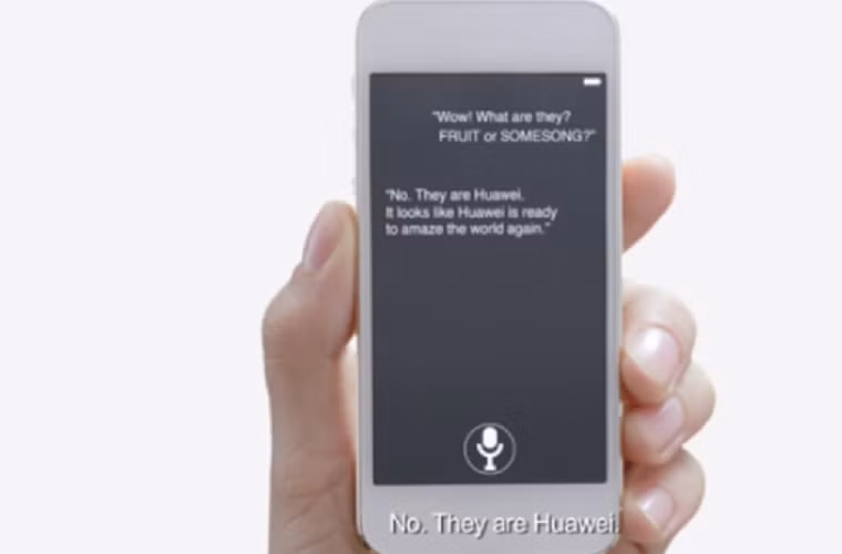 Sau khi LG phát biểu cho rằng Knock Code trên G Pro 2 an toàn hơn Touch ID của Apple, mới đây đến lượt Huawei “móc máy” cả Apple lẫn Samsung trong video mới tung lên Youtube vào Chủ Nhật vừa qua. Hãng điện tử Trung Quốc còn tự hào khoe rằng, chính Huawei sẽ làm cả thế giới “phải ngạc nhiên một lần nữa”.