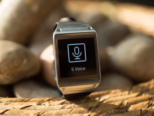 Chiếc smartwatch Galaxy Gear 2 của Samsung sẽ chạy trên nền hệ điều hành Tizen hãng tự phát triển, thay vì nền tảng Android của Google. Theo giới thạo tin, sau những nỗ lực nghiên cứu phát triển hệ điều hành Tizen của riêng mình, Samsung sẽ không chỉ dừng lại trên smartphone mà hãng còn có tham vọng mang đến MWC sắp tới thêm nhiều sản phẩm chạy Tizen nữa.