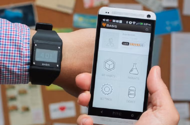 Theo nhiều nguồn tin, Basis Science – hãng phát triển tiện ích chăm sóc sức khỏe sắp được tiếp quản bởi một trong những ông lớn trong làng di động. Với giá trị hợp đồng gần 100 triệu USD, hiện Google và Apple là những ứng viên nổi bật nhất trong cuộc chơi. Các đại gia khác như Samsung hay Microsoft cũng khá quan tâm đến thương vụ này.