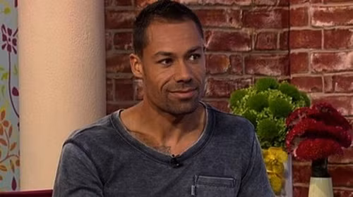 Anh bắt đầu với chế độ luyện tập riêng, trọng lượng tăng từ 66kg lên 79 kg.