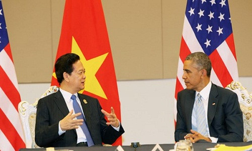 Thủ tướng Nguyễn Tấn Dũng trao đổi với Tổng thống Obama.