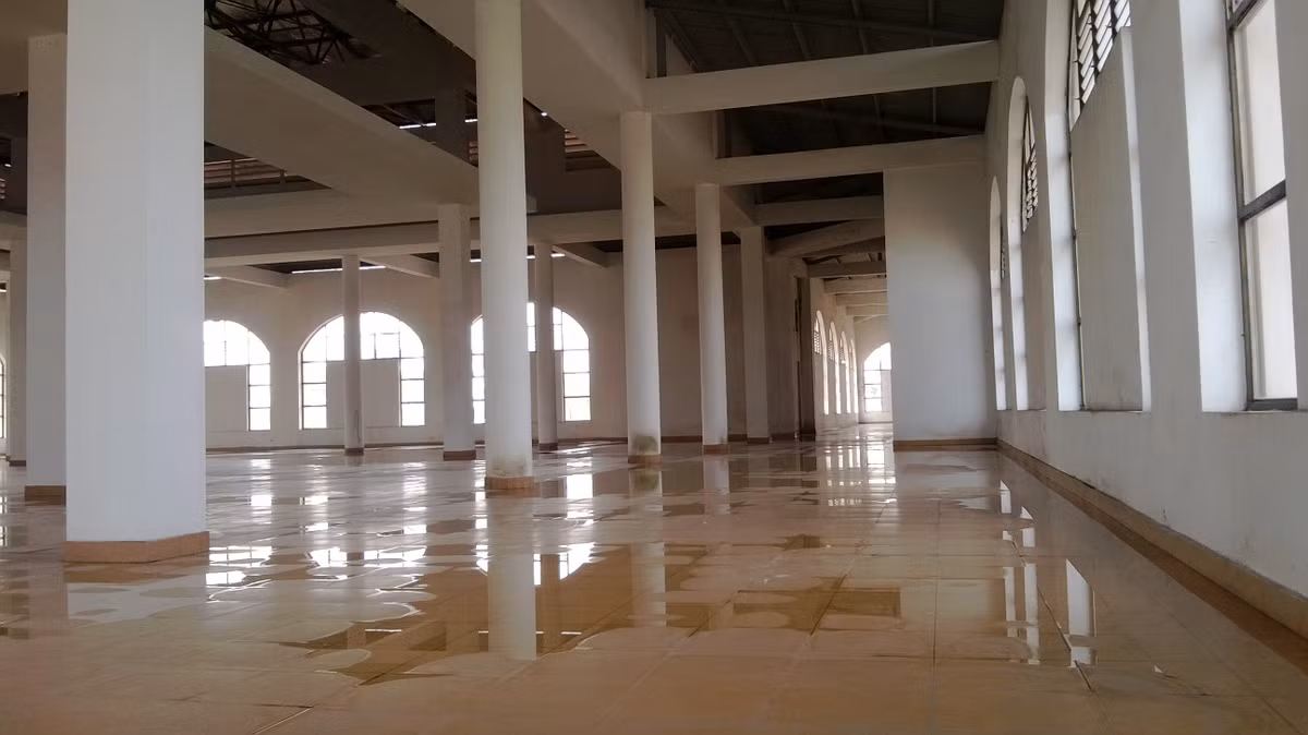 Các hạng mục trong chợ được xây dựng khang trang kiên cố. Vị trí chợ lại nằm gần cơ quan Cảnh sát PCCC.