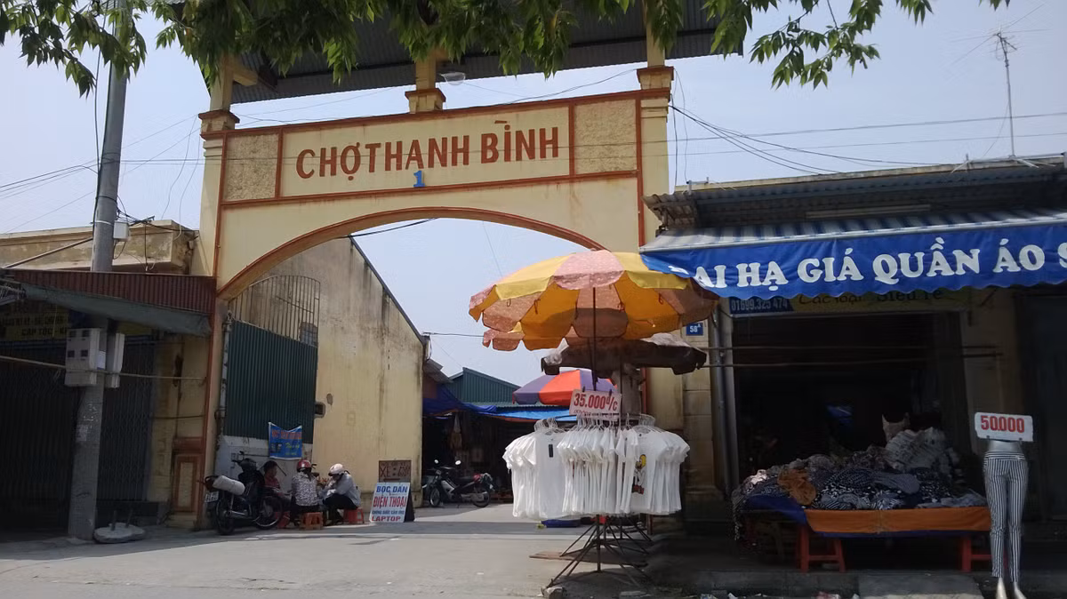 Chợ Thanh Bình đã hết chỗ bởi đã ký các hợp đồng trước khi vụ cháy TTTM xảy ra.